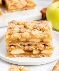 Easy Apple Pie Bars Recipe
