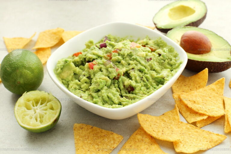 3 Cilantro Replacements That Work in Guacamole